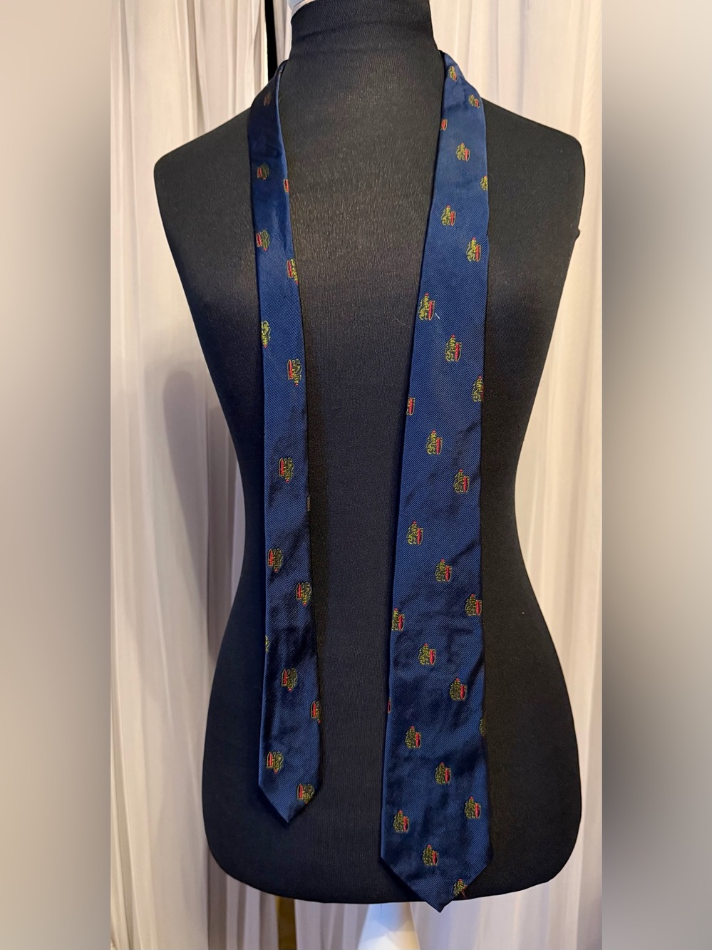 VTG Moe Whitebook’s Iowa City Silk Tie Crested Club Crest Navy